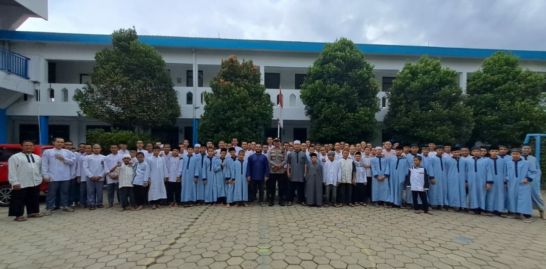 Polsek Bogor Barat dan Pondok pesantren Al Qur’an Wal Hadis kota Bogor Adakan Sosialisasi Kamtibmas