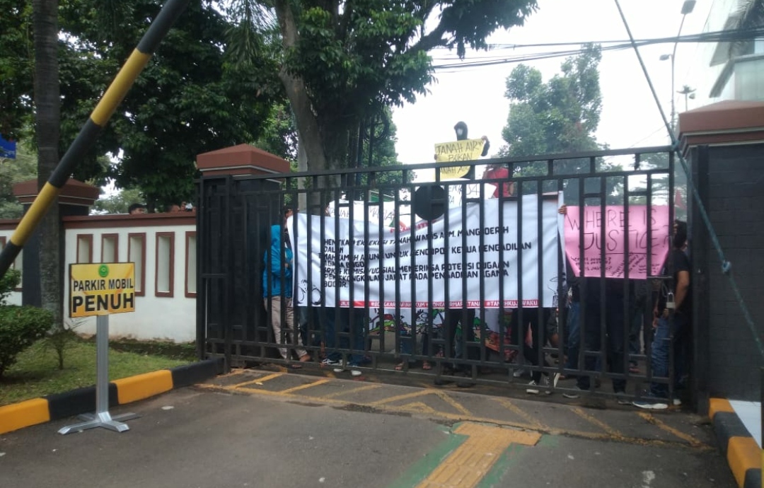 Ahli Waris Mangsoer Gelar Unjuk Rasa di Depan Pengadilan Agama Kota Bogor Terkait Kasus Wakaf Tanah Yang Berad