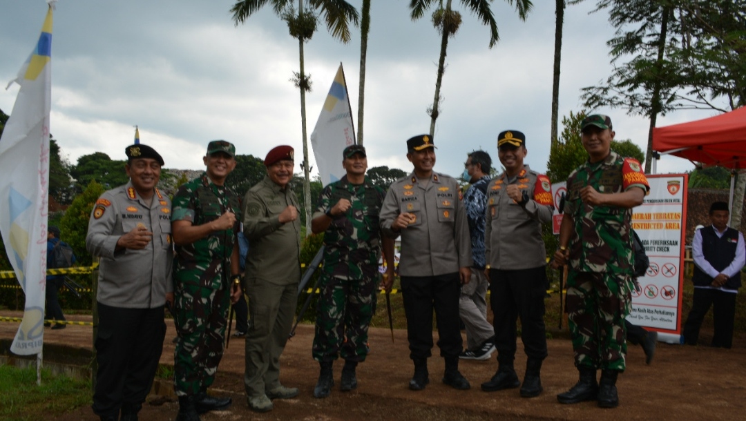 Danrem 061/Sk Dampingi Pangdam lll/Slw Pimpin PAM VVIP Kunjungan Wapres RI ke Lokasi Bencana Cianjur