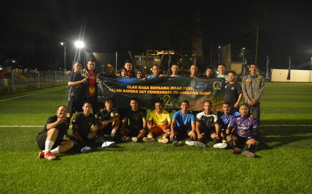 Peringati HUT Penerangan TNI AD ke-72, Penrem 061/Sk Tanding Sepakbola Persahabatan