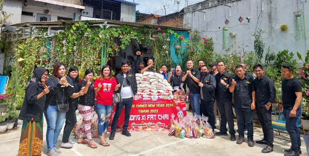 Sambut Imlek dan Tahun Baru Cina 2023/2574 AMS XII Medan Maimun Laksanakan Bakti Sosial Dengan Membagikan Pake