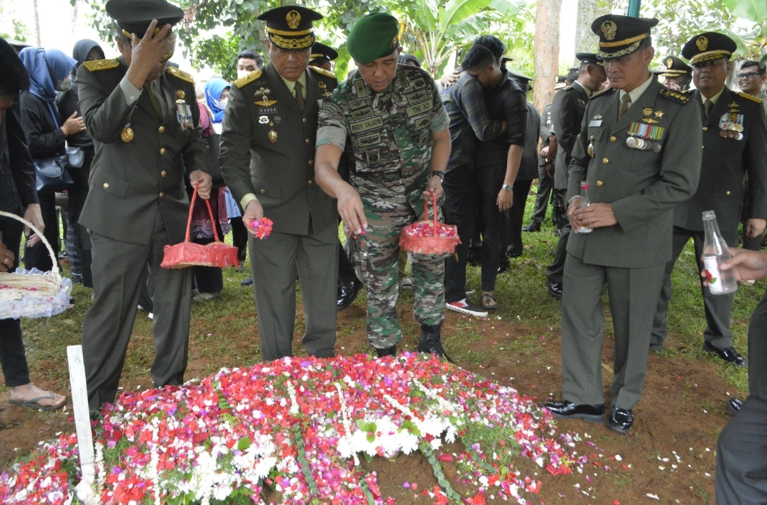 Sesmenkopolhukam Pimpin Upacara Pemakaman Brigjen TNI Dedi Jusnar Hendrawan