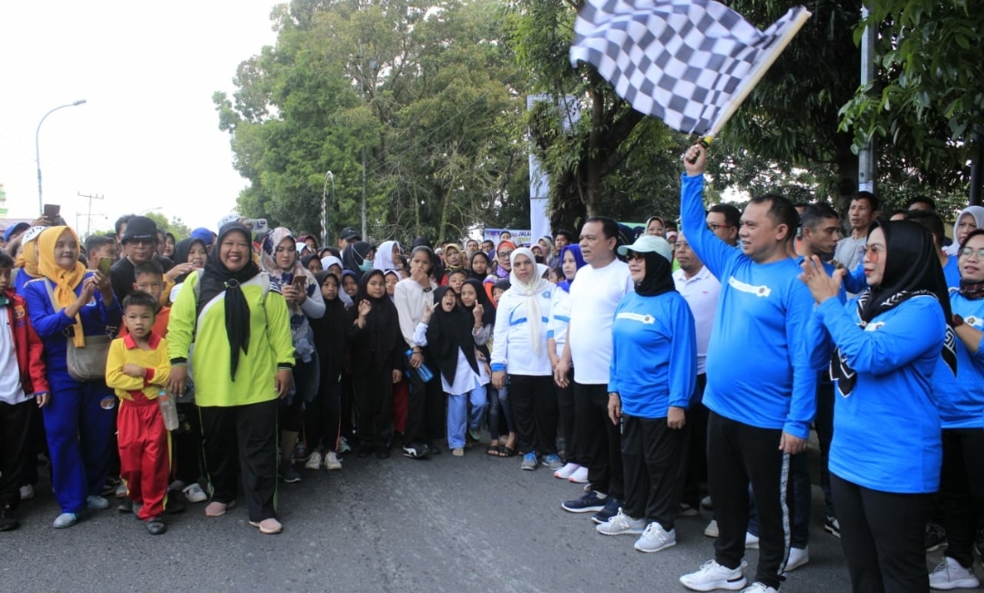 Bupati Labuhanbatu Lepas Gerak Jalan Sehat Bersama PWI