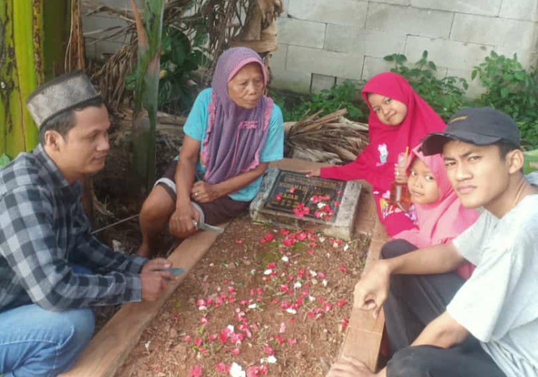 Menyambut Datang Bulan Suci Ramadan, Usman Pimpred Postnewstime Berziarah Makam Ayahnya