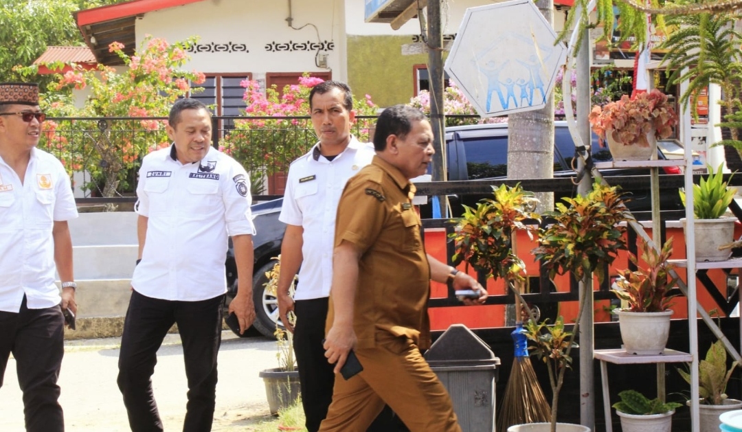 PLH Sekda Tinjau Kampung KB Desa Pondok Batu