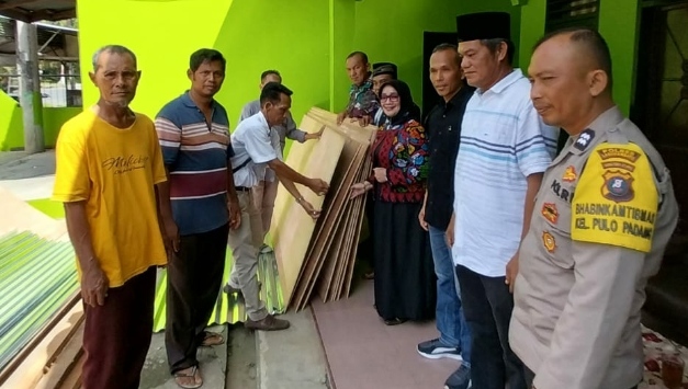 Wabup Labuhanbatu Sambangi Korban Angin Puting Beliung di Dusun Bandar Gula