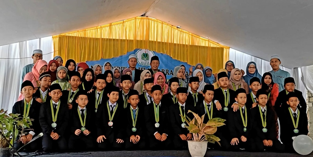 Yayasan Pendidikan Islam Arrafiiyah Sinarmulya Ciomas Bogor Gelar Acara Syukuran Pelepasan dan Kenaikan Kelas