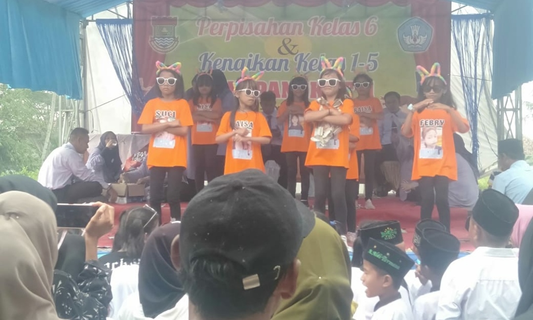 Aneka Pertunjukkan hiasi acara Pelepasan dan Kenaikan kelas siswa SDN Pangkat 1 Jayanti Tangerang