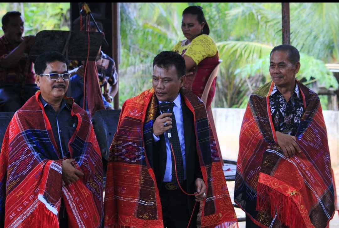 Bupati Labuhanbatu memberikan Bantuan Pembangunan Gereja