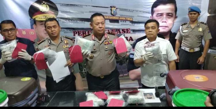 Polda Jatim Ungkap 11 kilo Lebih Sabu Malaysia, Pelaku Tewas Tertabrak Truck