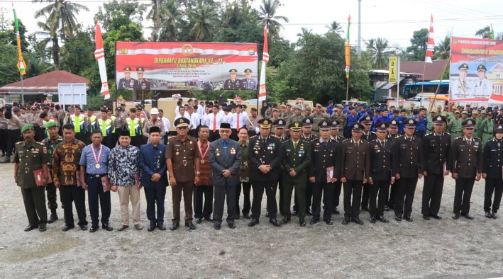 Hadiri HUT Bhayangkara ke-73, Bupati Lutim Teken Deklarasi Anti Kekerasan dan Kerusuhan