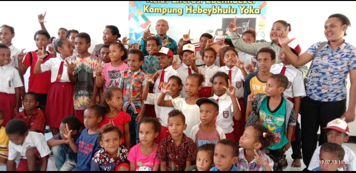 Walikota Jayapura Luncurkan Kelas Literasi Pertama di kampung Yoka