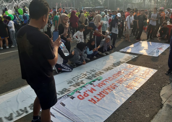 Ramai Ramai Kumpulkan Tanda Tangan Di Car Free Day, Pemuda Dan Mahasiswa Desak Copot Sekda DKI Jakarta