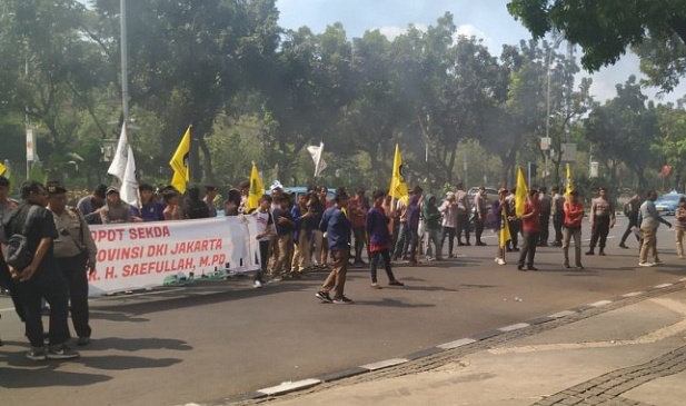 Saefullah Dinilai Selalu Lolos Jerat Hukum, Mahasiswa Beri Gelar Abu Nawas