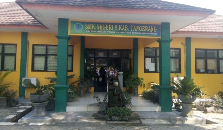 Himbau Siswa/Siswi ambil Ijazah.SMK Negeri 9 Kab.Tangerang ikuti program Pendidikan Gratis