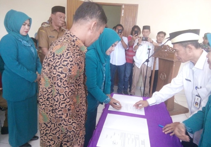 Sertijab Kepala Desa di Kecamatan Solear, Kasubag Kepegawaian Pertanyakan Ketidak Hadiran 2  Mantan Kades