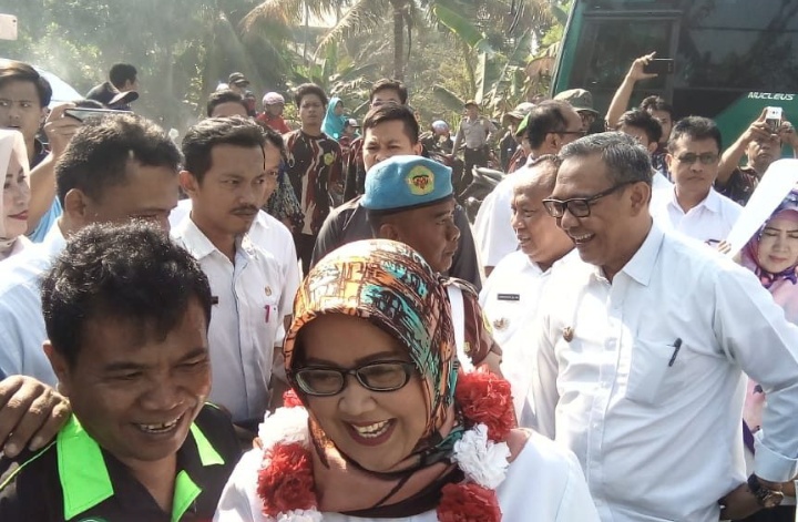 Boling Di Kecamatan Gunung Putri, Ade Yasin Sebar Benih Ikan Di setu Tlajung Udik