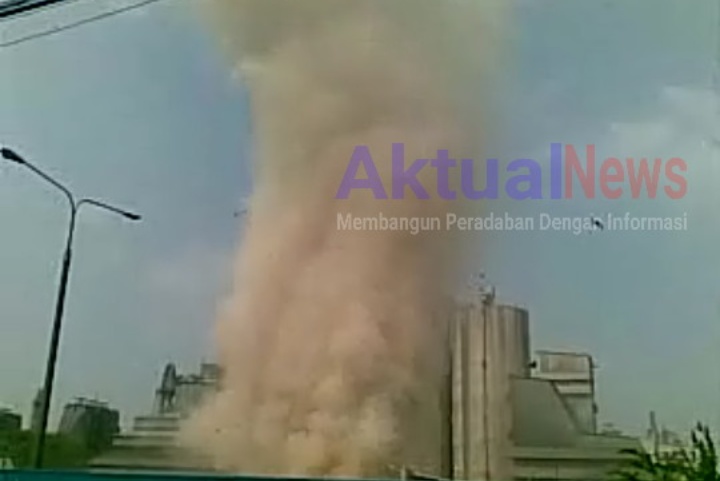 Angin Puting Beliung Di Citeureup Bogor