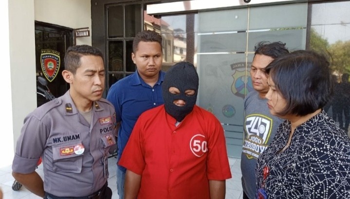 Hamili Anak Kandungnya Sampai Melahirkan, Bapak Bejat Ini Digelandang Ke Polrestabes Surabaya