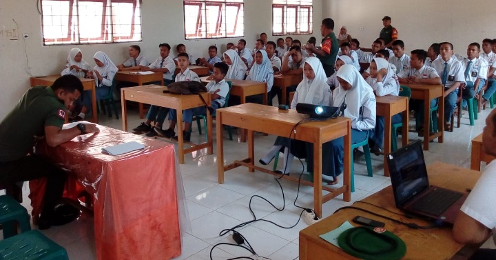 Cegah Karhutla dan Narkoba, Danramil 08/Barumun Berikan Sosialisasi di SMKN 1 Barumun