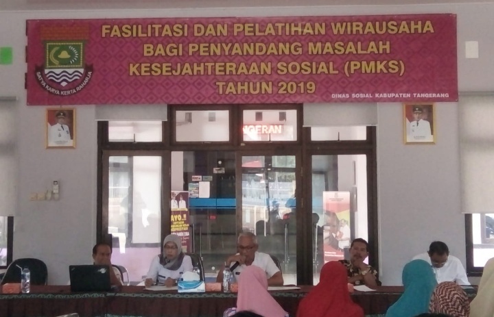 Dinas Sosial gelontorkan Bantuan kepada kelompok usaha bersama di kecamatan Sukamulya