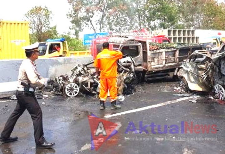 Kecelakaan Maut di Tol Cipularang, 8 Orang Tewas