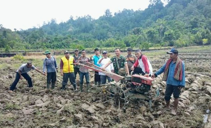 Plt. Camat Simeulue Timur, Ali Muhayatsah, SH Lakukan Survei Kelokasi Air Terjun