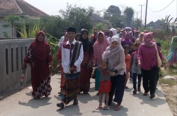 Iring-iringan ratusan warga Kawal pencalonan Ir.Surgawi di Pilkades Koper 2019