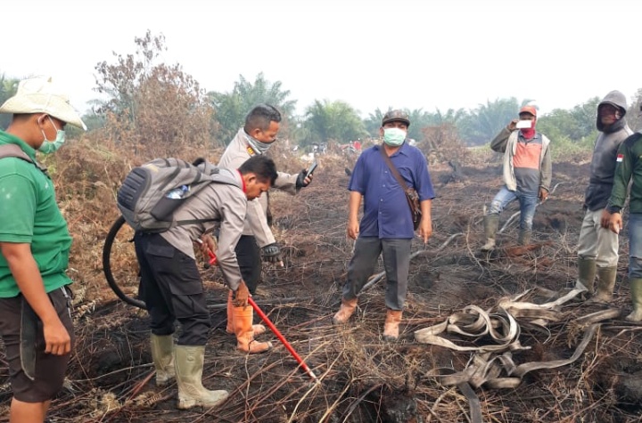 Isolasi Dilakukan Polsek Panai Tengah Dan PT.PAL Guna Mencegah Kebakaran Perbatasan Sumut Dengan Riau