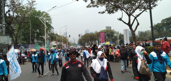 Berangkat Ke Jakarta, Ribuan Buruh Tangerang Tolak Revisi UU Ketenagakerjaan