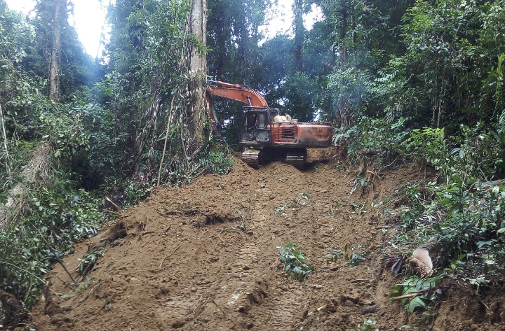 TNI Ngebut, Cuaca tak Halangi Semangat Satgas TMMD KE 106 dan Kegiatan Terus Berjalan