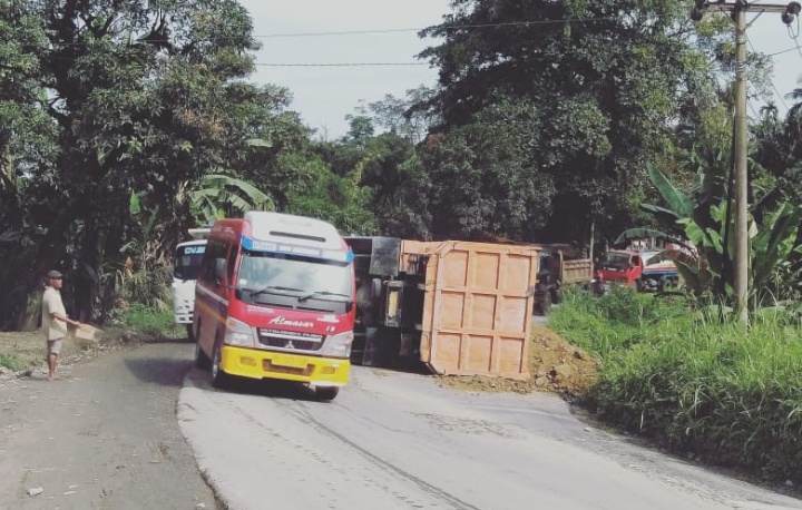 Pemerintah Sumut diminta Segera Perbaiki Jalan Yang Miring di Sugau Kecamatan Pancur Batu