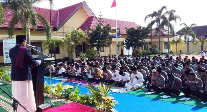 Kemarau Panjang dan Sambut Pilkades Serentak, Polres Pacitan Bersama Instansi Terkait Gelar Shalat Istiqo dan 