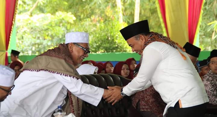 Hadiri Wisuda dan Syukuran Tahfiz Qur’an Angkatan 1, Bupati Labuhanbatu Bertemu Aktor  Film Naga Bonar