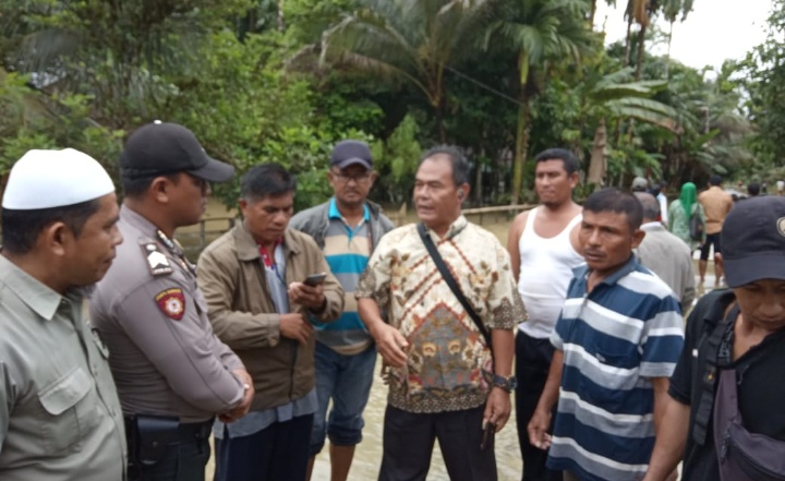 Dua Desa di Simeulue Tengah Dikepung Banjir Capai 2 M ‘Camat Minta Perahu Karet ke BPBD 