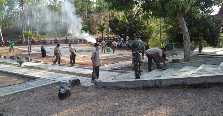 Sambut Hari Pahlawan, Monumen Tumpak Rinjing Pacitan Jadi Sasaran ‘Karya Bakti’ Koramil 0801/12 Pr