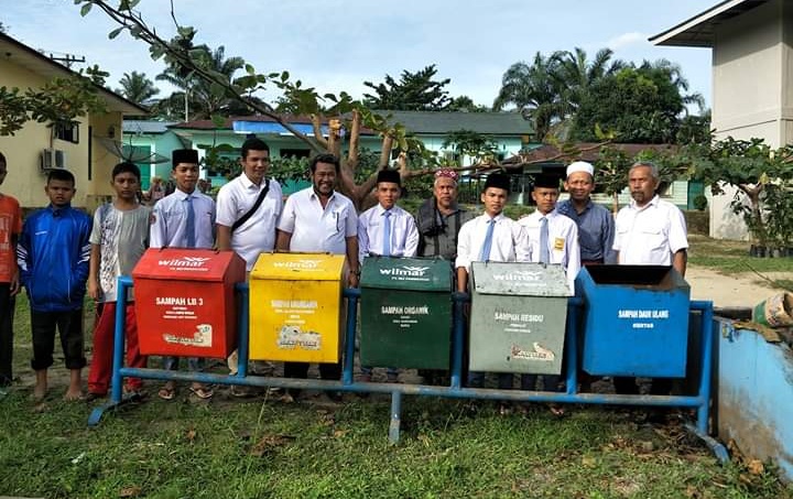 DLH Labuhanbatu Ciptakan Lingkungan Bersih Di Pesantren Darul Muhsinin