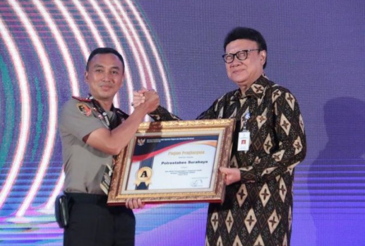 Polrestabes Surabaya Raih Pengahargaan Pelayanan Prima Tahun 2019 Dari Kemenpan-RB