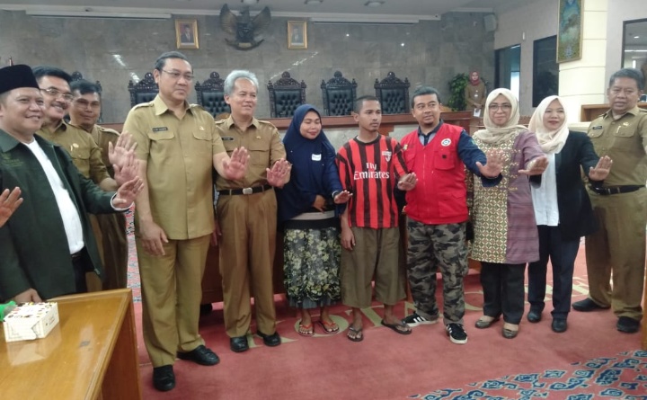 Pasca Rawat RSMM, Pemkot dan DPRD Kota Cirebon Beserta 200 Peserta Sambut Kepulangan 32 ODGJ