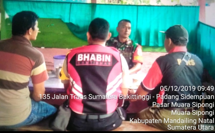 Bersama Bhabinkamtibmas, Babinsa Koramil 15/MS Aktif Berikan Himbauan Menjaga Keamanan Lingkungan