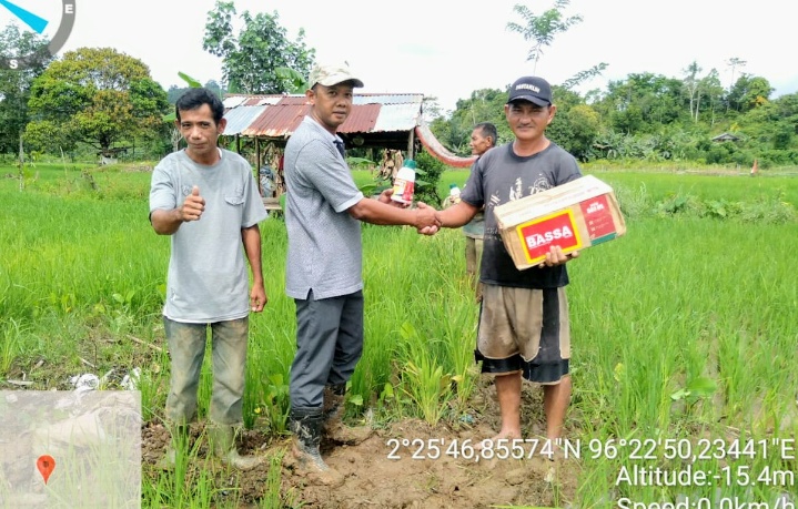 Distan Kabupaten Simeulue Serahkan Obat Pengendali Hama