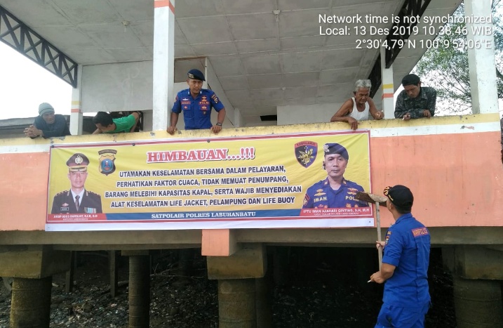 Menjelang Tahun Baru, Polair Polres Labuhanbatu Pasang Himbauan Keselamatan Berlayar