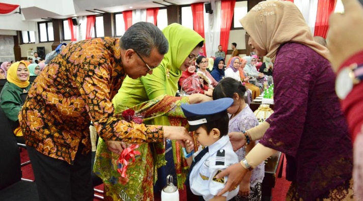 Gubernur Nurdin Abdullah Menyemangati Perempuan Untuk Bangun Keluarga Sejahtrera, Bangun Sulsel dan Indonesia