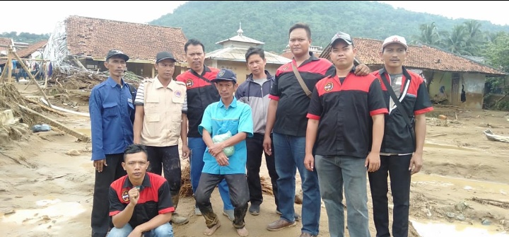 Bhakti Sosial, Warga Kelurahan Bunder Salurkan Bantuan Korban Banjir di Kabupaten Lebak dan Bogor