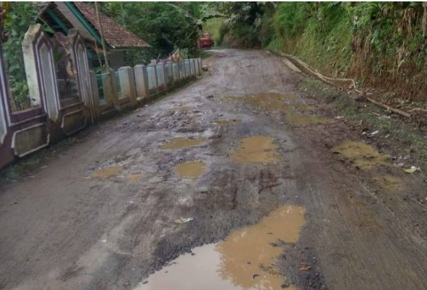 Miris, Akses Jalan di Desa Mandalasari Tasikmalaya Belum Tersentuh Pembangunan