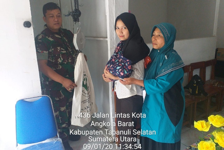 Peduli Kesehatan Ibu dan Anak, Babinsa Siais Dampingi Petugas di Posyandu