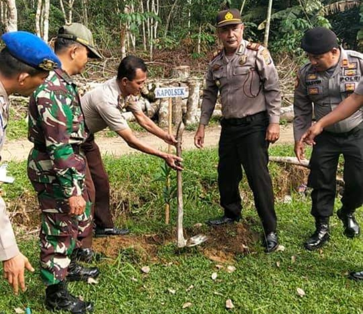 Peduli Lingkungan, Polsek Silangkitang Lakukan Penghijauan