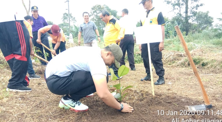 Dandim Tapsel Bersama Kapolres Peringati Hari Gerakan Sejuta Pohon Dunia di Sipirok