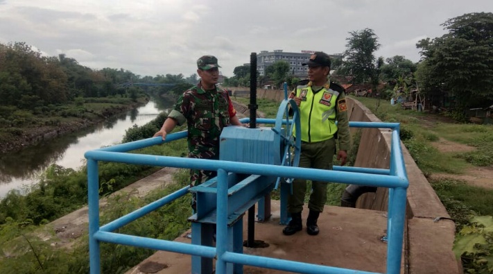 Tanggap Akan Bencana Banjir Serda Marno Cek Kesiapan dan keadaan Rumah Pompa Air