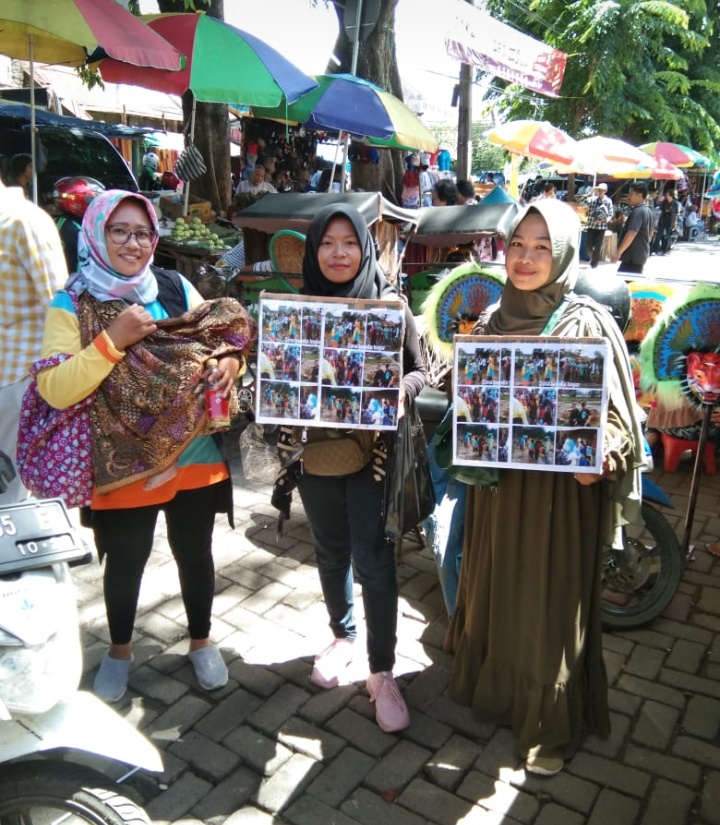 Meskipun Panas, Tak Menyurutkan Semangat Komunitas Zona Boneka Galang Dana Korban Banjir di Cigudeg